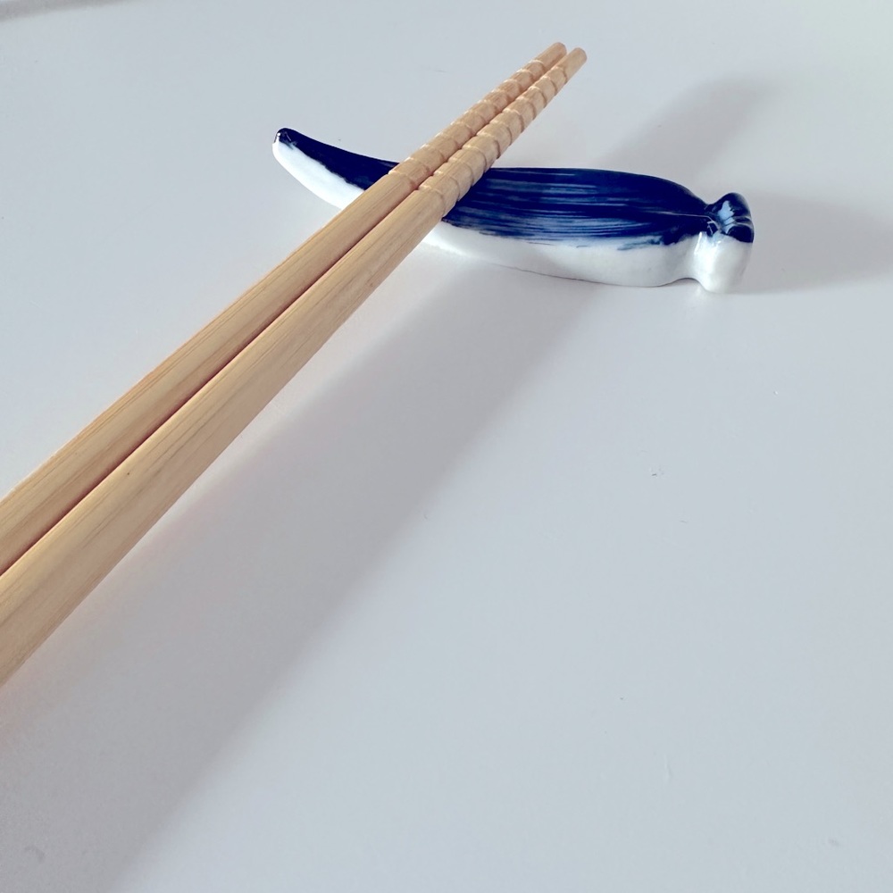 Vintage Retro - Small Ceramic Blue & White Leaf Chopstick Rest